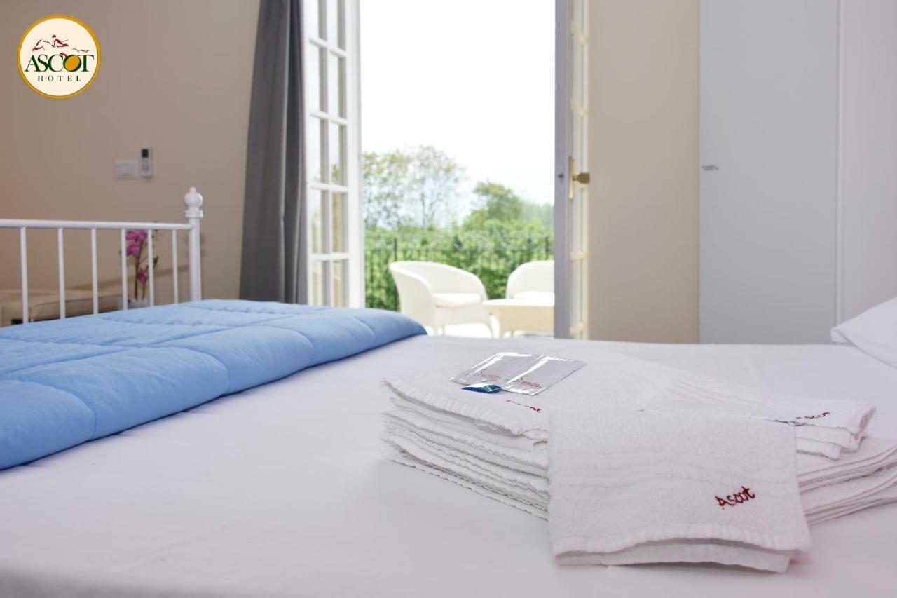 Hotel Ascot ไกยาเนลโล ภายนอก รูปภาพ